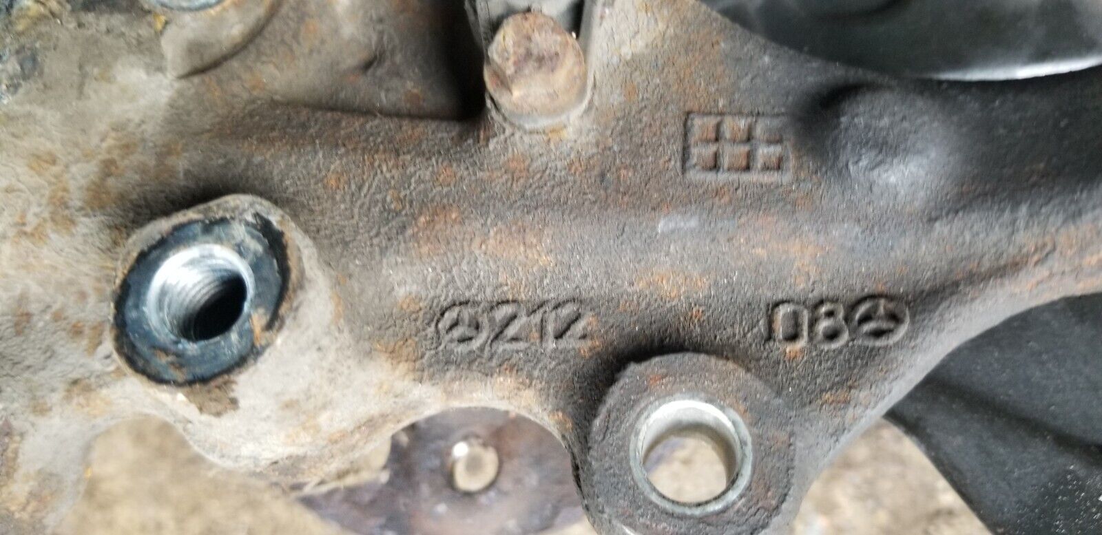 Mercedes E220 W212 Wheel Hub Carrier Front OS Right 2.1 Diesel 2015 |O - Image 3