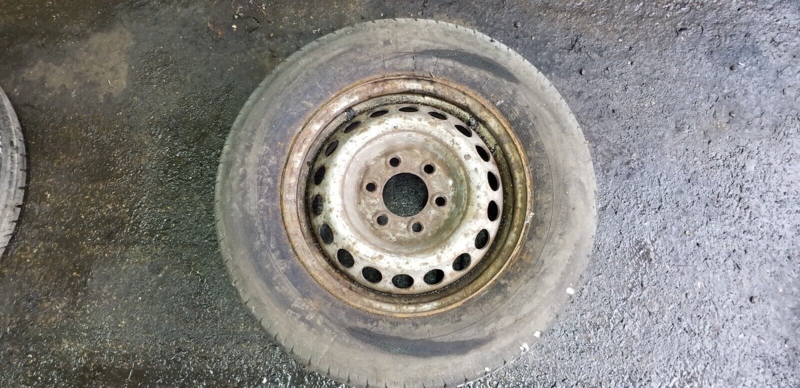 Mercedes SprinterW906 Steel Wheel Tyre 235/65 R16C A0014014802