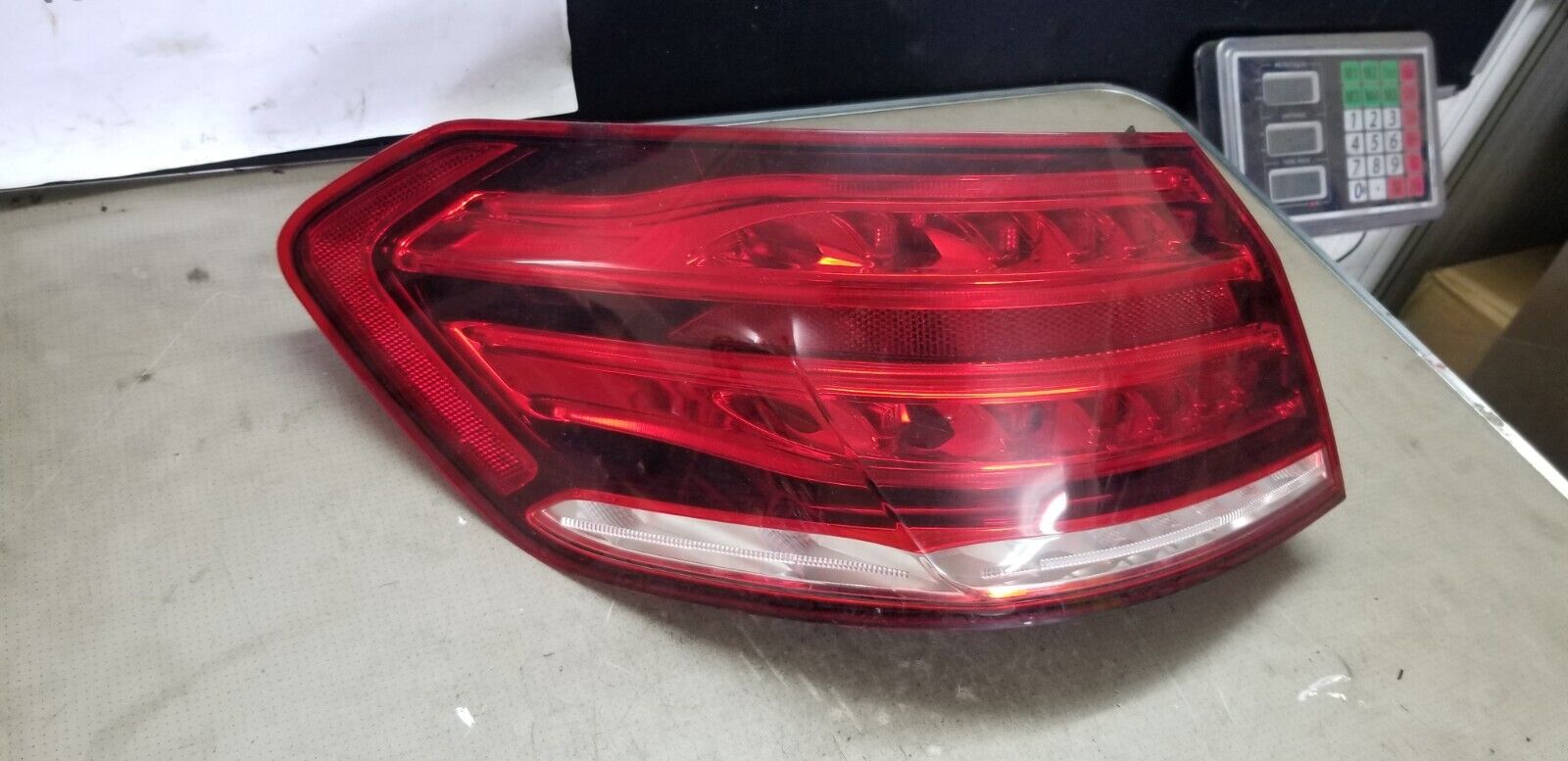 Mercedes W212 Light Lamp Side Panel Rear Left N/S A2129060703 - Image 3