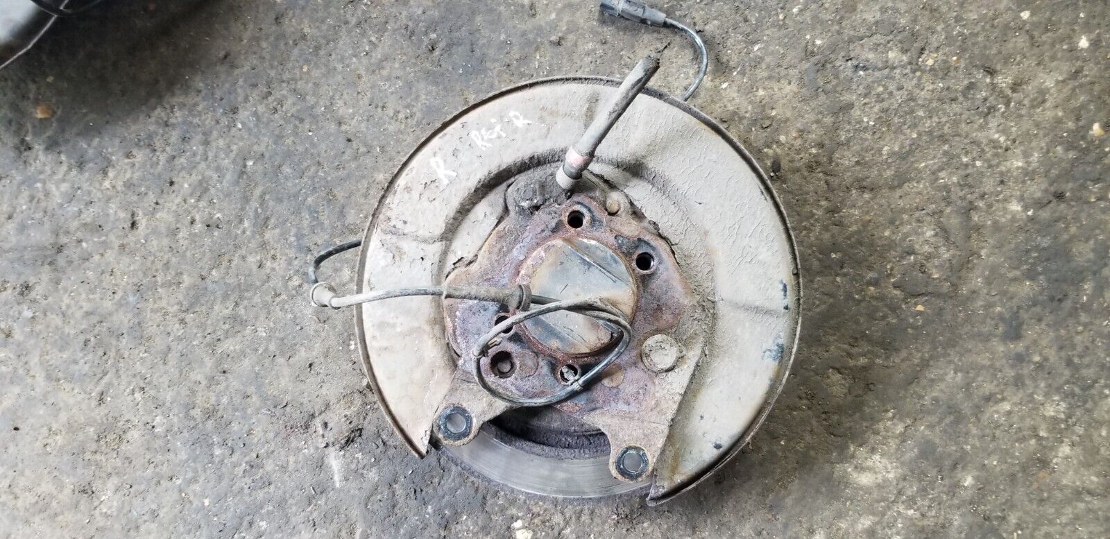 Nissan Qashqai 2011 J10 Right Rear Wheel Hub - Image 3