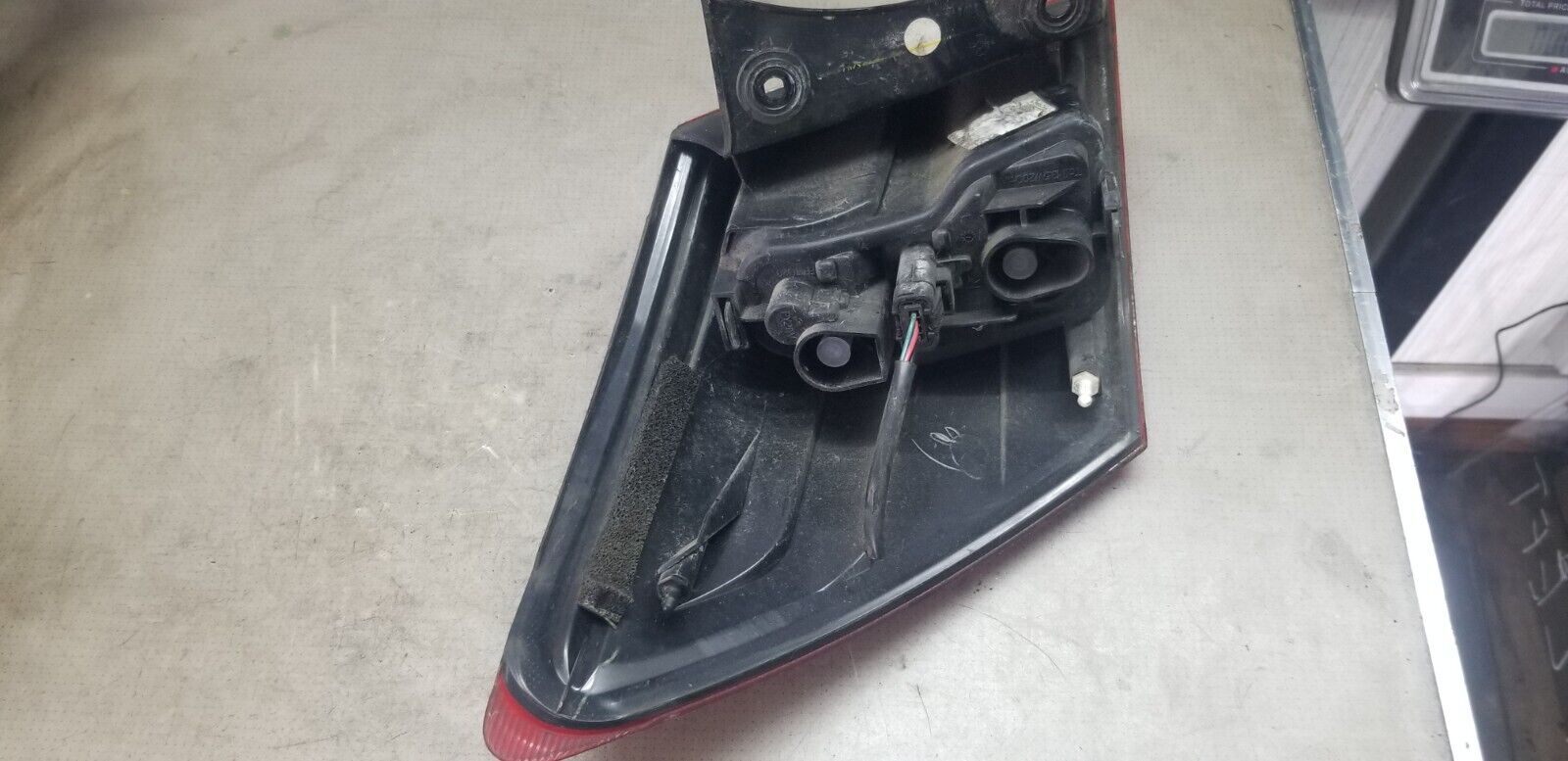 Rear right driver side Qashqai J10 light with connector