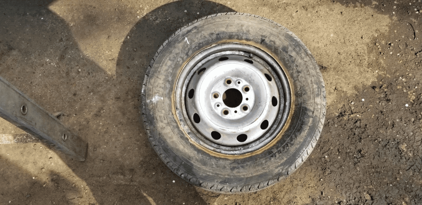 Peugeot Boxer 2018 steel wheel and tyre 215/70/R15C front view