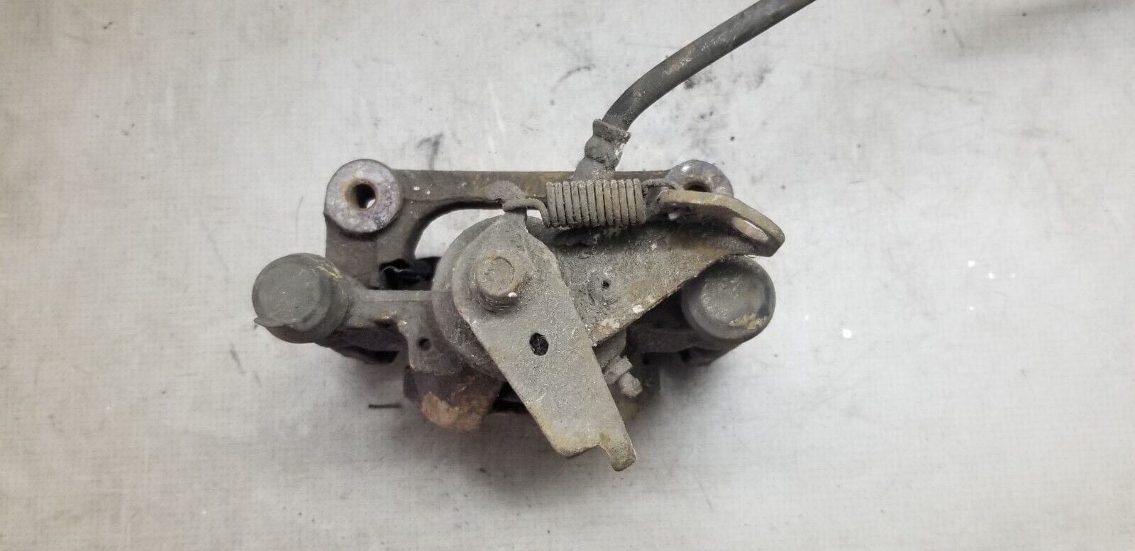 Mounting bracket detail of Movano NV400 rear caliper driver side