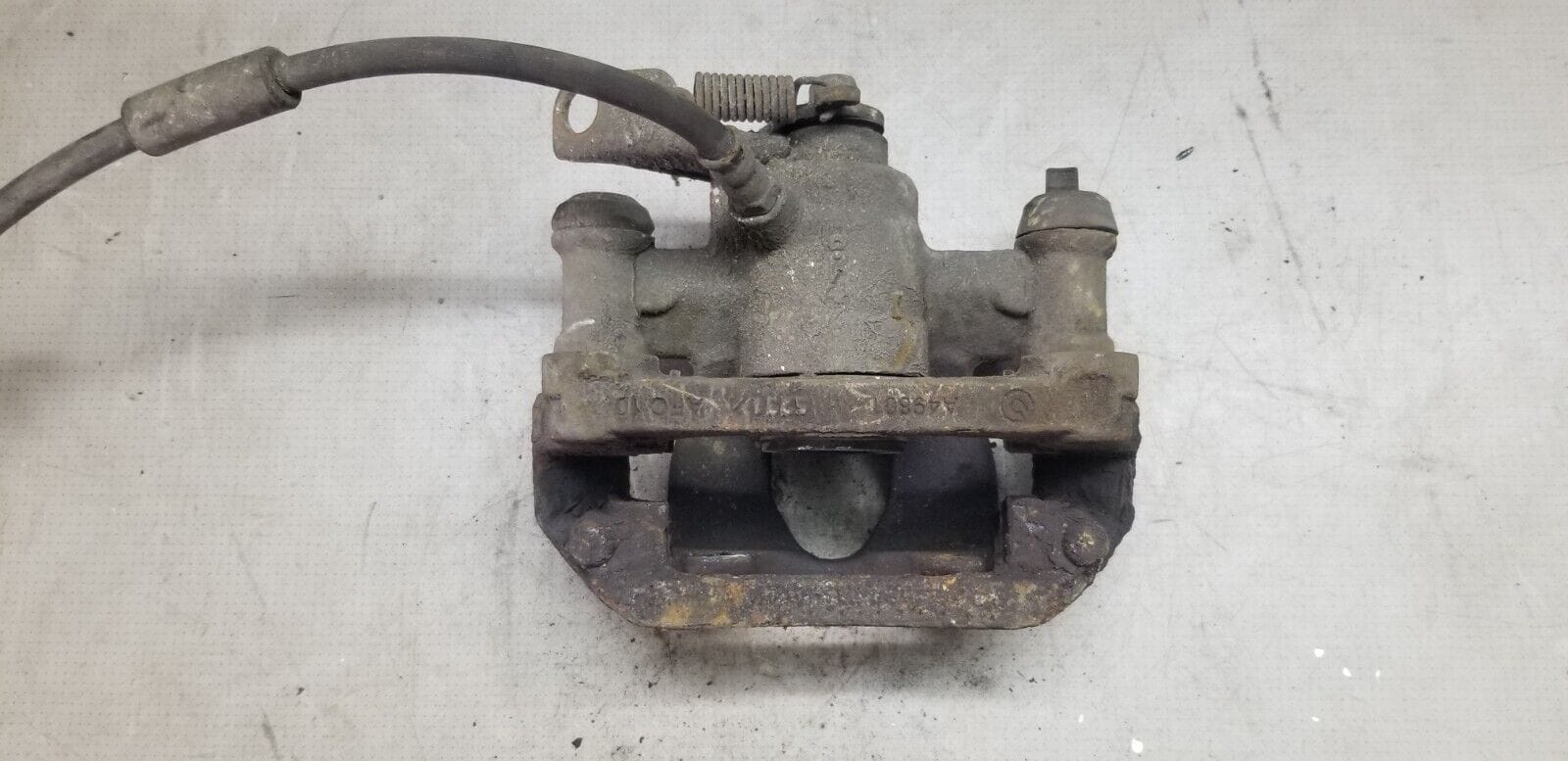 ondition image of genuine Renault Master NV400 rear brake caliper right side