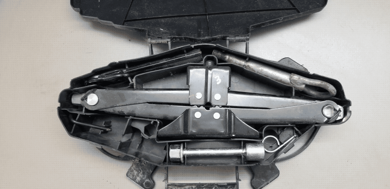 Renault TRAFIC VAUXHALL VIVARO Jack and Tool Kit 8200727771 - Image 3