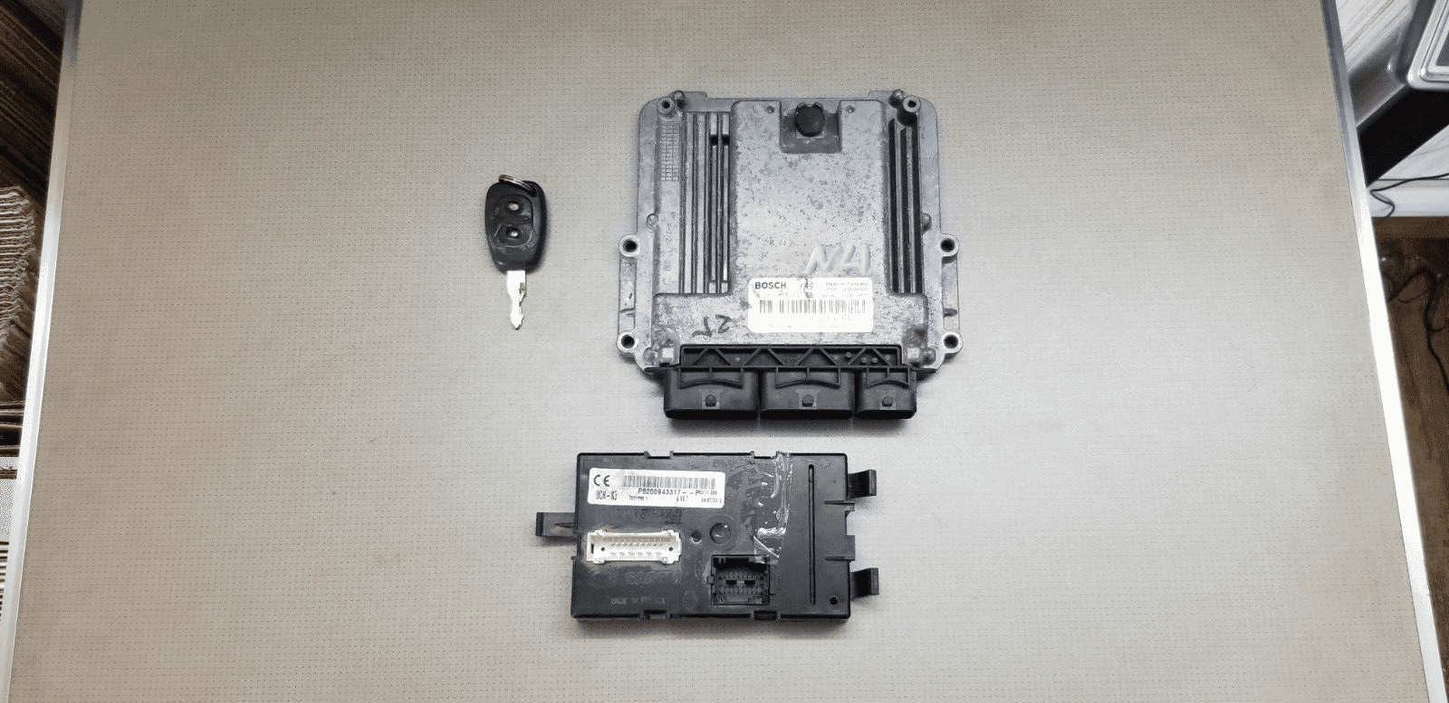 Used ECU set for Renault Trafic Mk2 with UCH and key