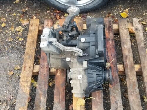 Skoda Octavia MK2 1.6 TDI 5-speed manual gearbox top view