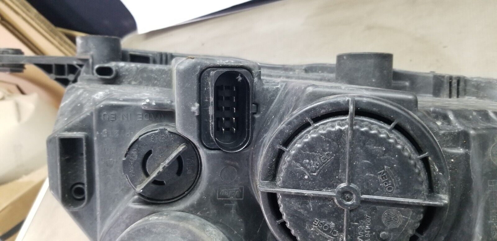 Electrical connector plug of OEM headlight for Skoda Rapid 2016