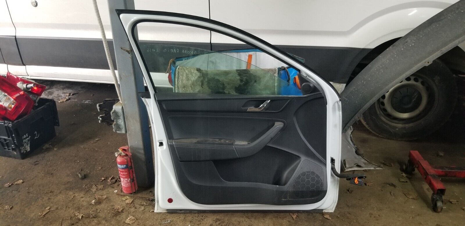 Skoda-Rapid-Front-Left-Door-Interior