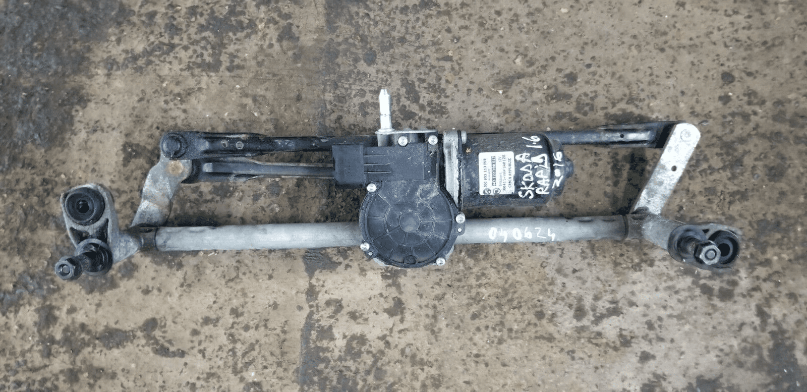 Skoda Rapid NH Windscreen Wiper Motor and Mechanism 5JC955113