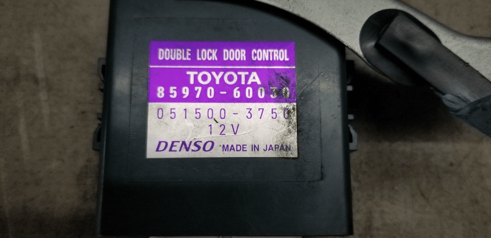 Toyota Land Cruiser Colorado J120 door lock control ecu 85970-60030 2005 - Image 3