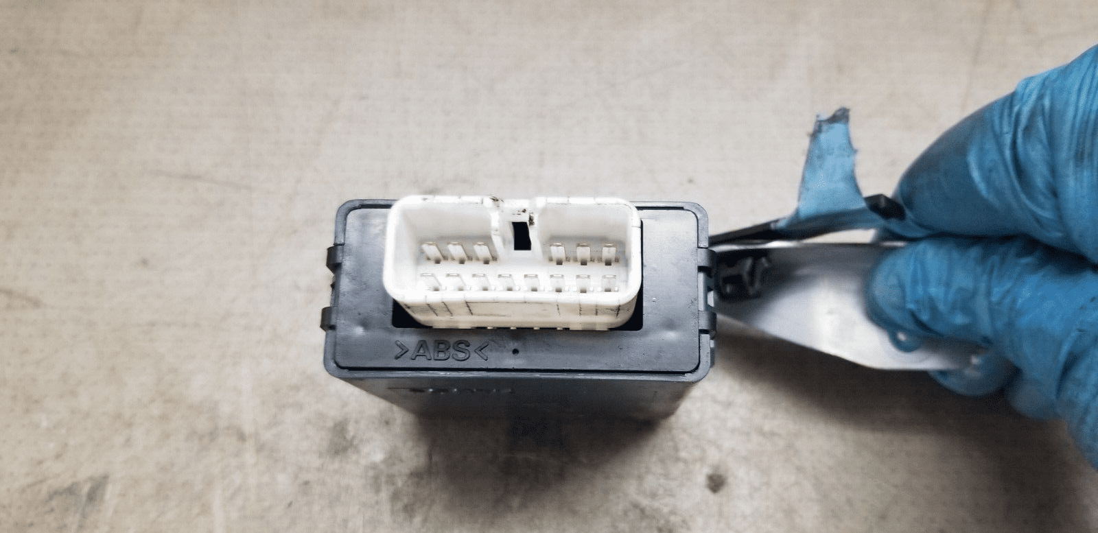 Toyota Land Cruiser Colorado J120 door lock control ecu 85970-60030 2005 - Image 4