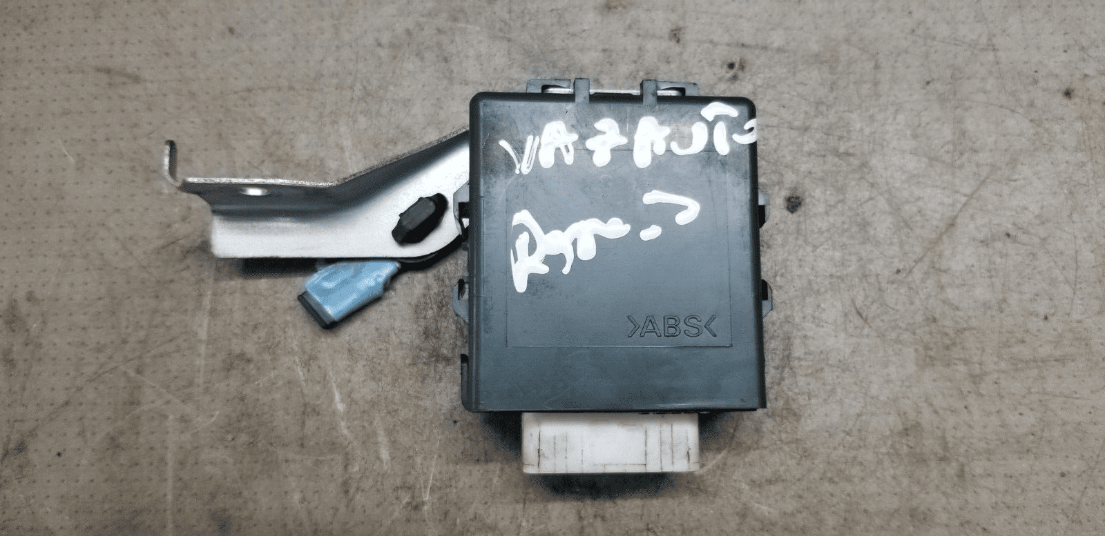 Toyota Land Cruiser Colorado J120 door lock control ecu 85970-60030 2005 - Image 5