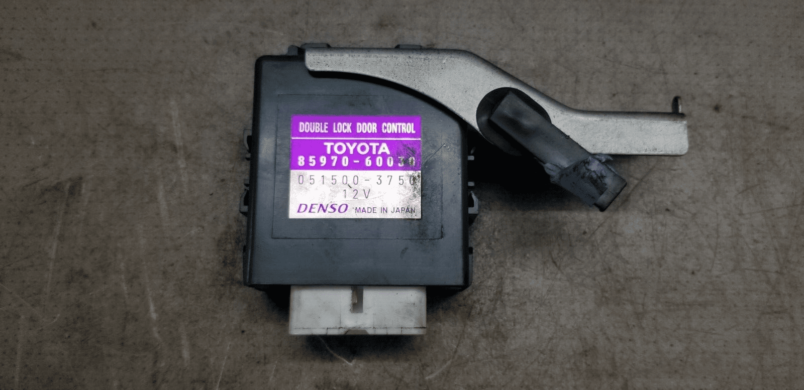 Toyota Land Cruiser Colorado J120 door lock control ecu 85970-60030 2005