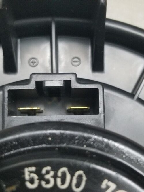Connectors view of heater blower motor for Toyota Prado 2005 3.0 Diesel