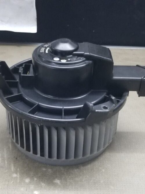 Close-up view of Toyota Land Cruiser Prado 2005 heater blower motor
