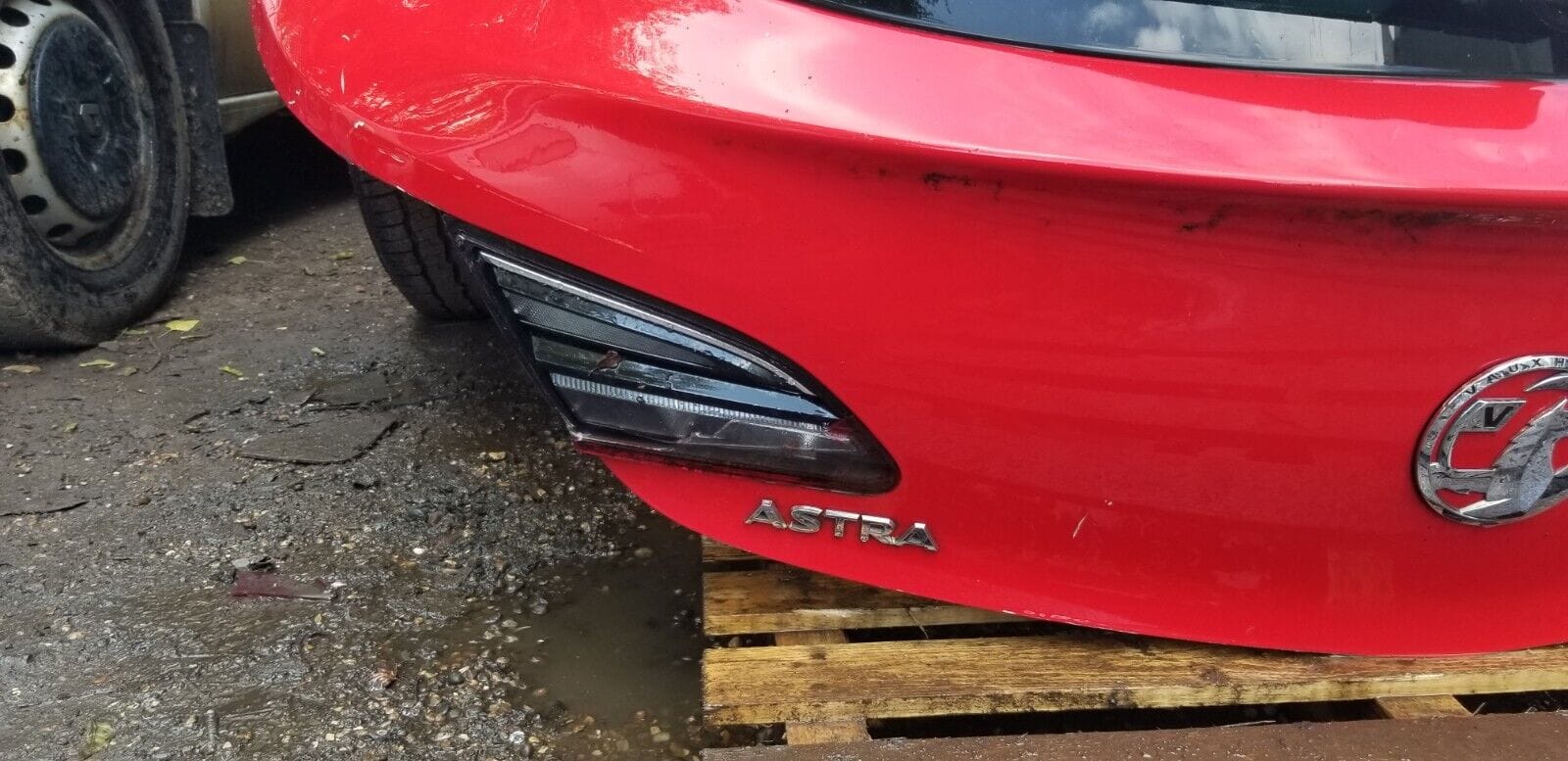 VAUXHALL ASTRA GTC CDTI 3DR HATCHBACK 09-16 TAILGATE RED - Image 4