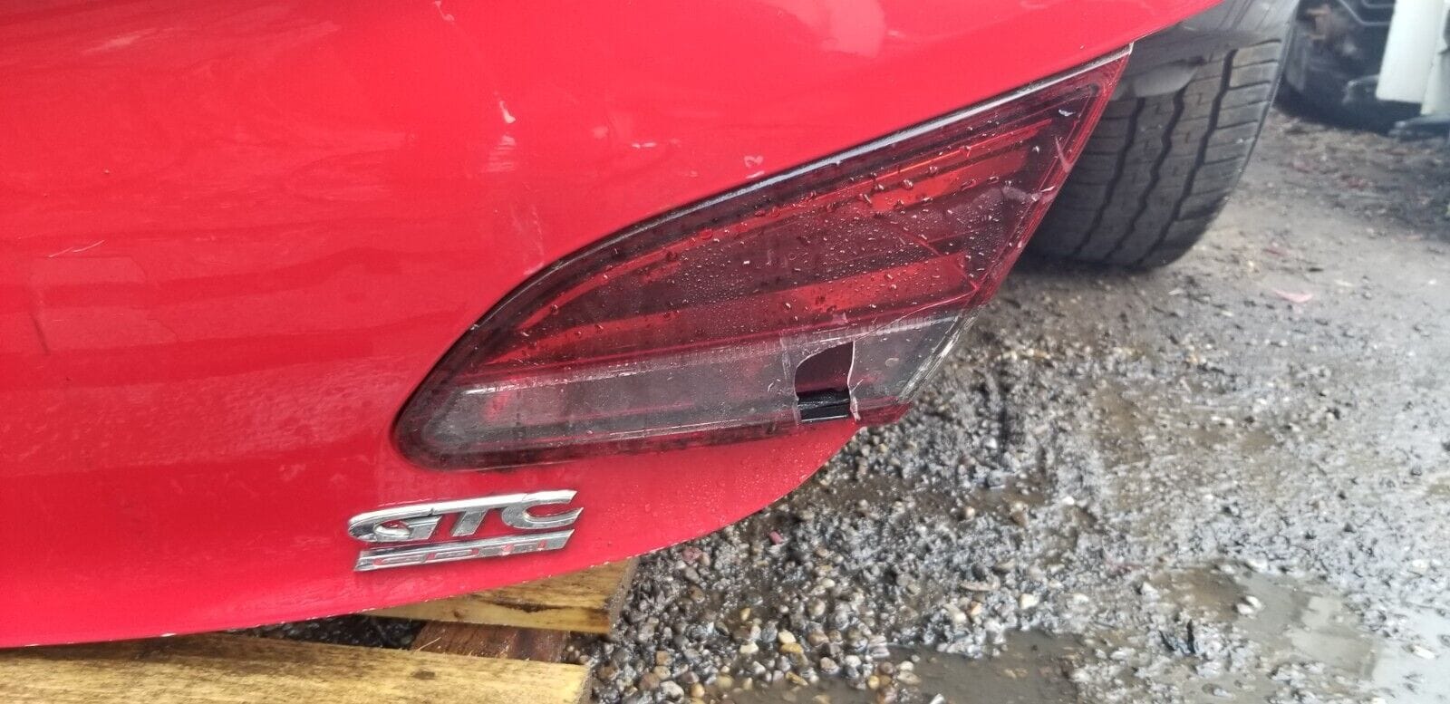 VAUXHALL ASTRA GTC CDTI 3DR HATCHBACK 09-16 TAILGATE RED - Image 5