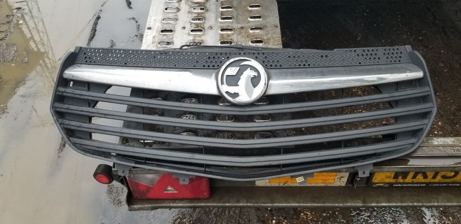Vauxhall Vivaro 2015-On Front Grill P/N 214B25126R |O