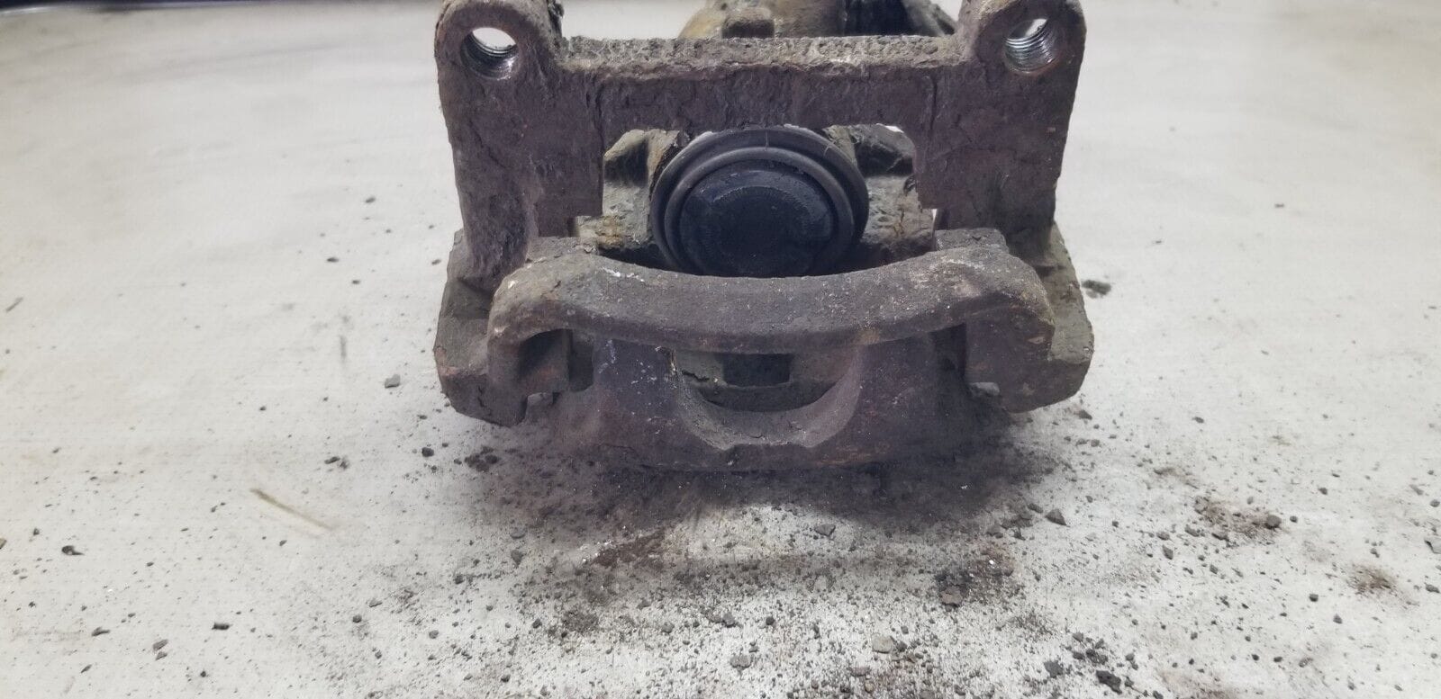 VAUXHALL VIVARO BRAKE CALIPER RIGHT REAR 2.0 DIESEL 2007 - 2014 - Image 5