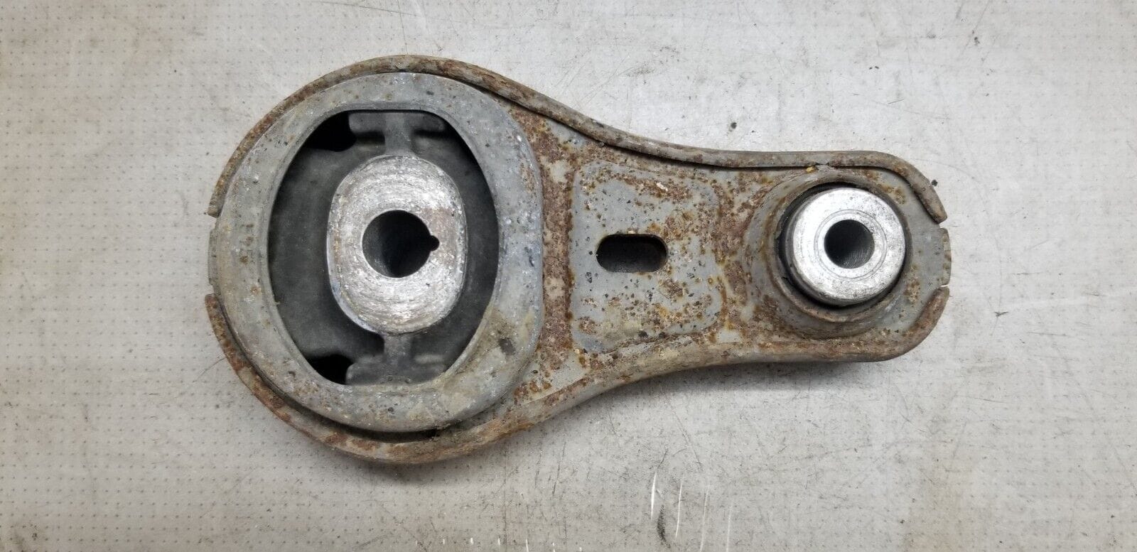 VAUXHALL VIVARO ENGINE MOUNT 1.6 DIESEL 95517211 MK2 2014 - 2019 - Image 3