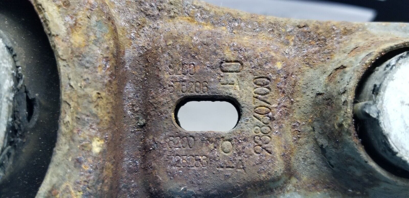 VAUXHALL VIVARO ENGINE MOUNT 1.6 DIESEL 95517211 MK2 2014 - 2019 - Image 6