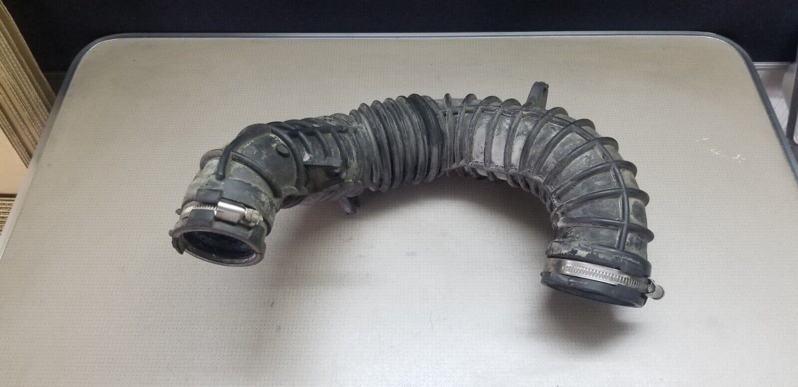 VIVARO TRAFIC PRIMASTAR 2.0 DCI 2007 - 2014 AIR INTAKE PIPE HOSE 8200607746