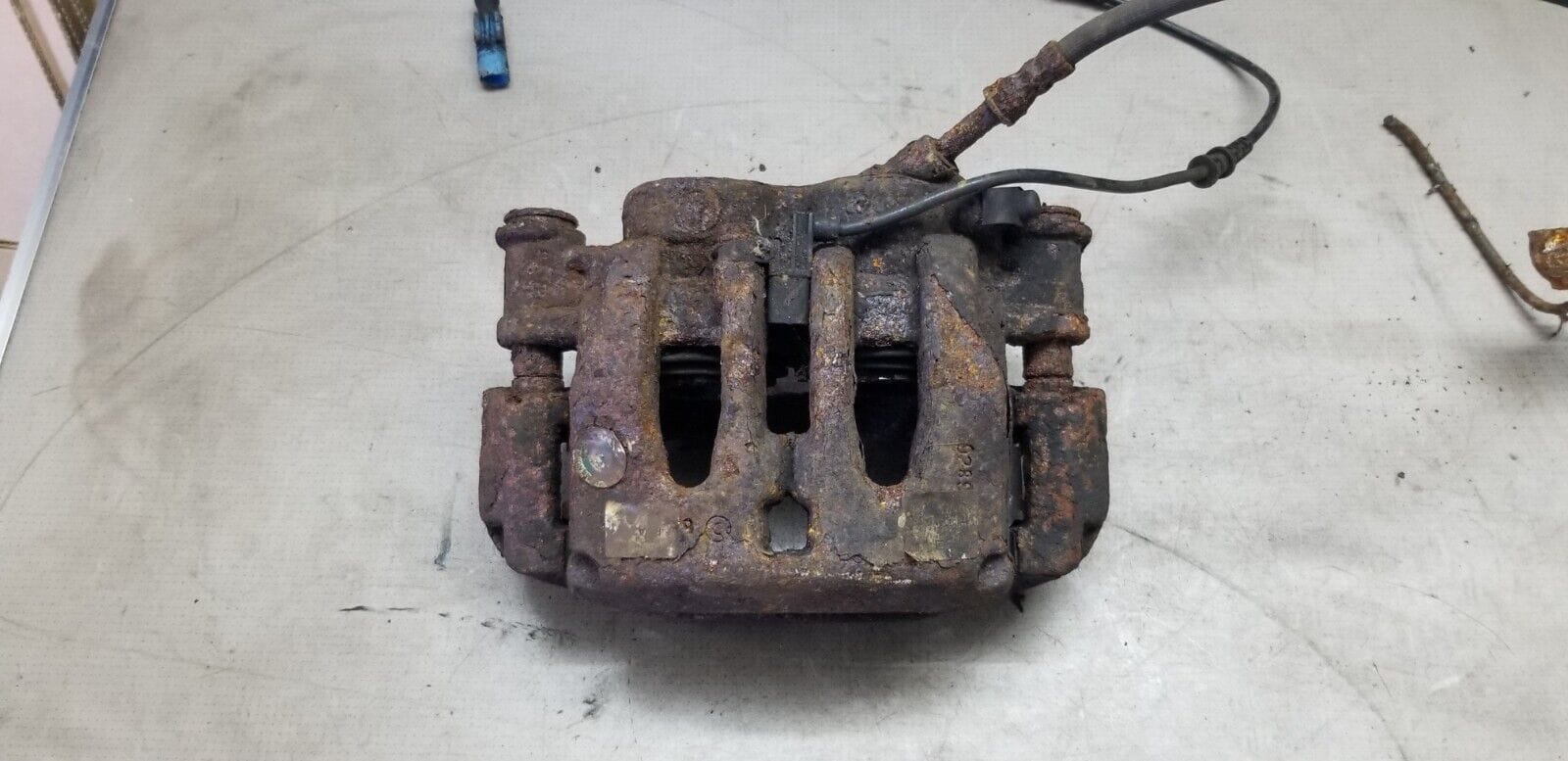 VOLKSWAGEN CRAFTER BRAKE CALIPER RIGHT FRONT 2.0 DIESEL 2010-2017