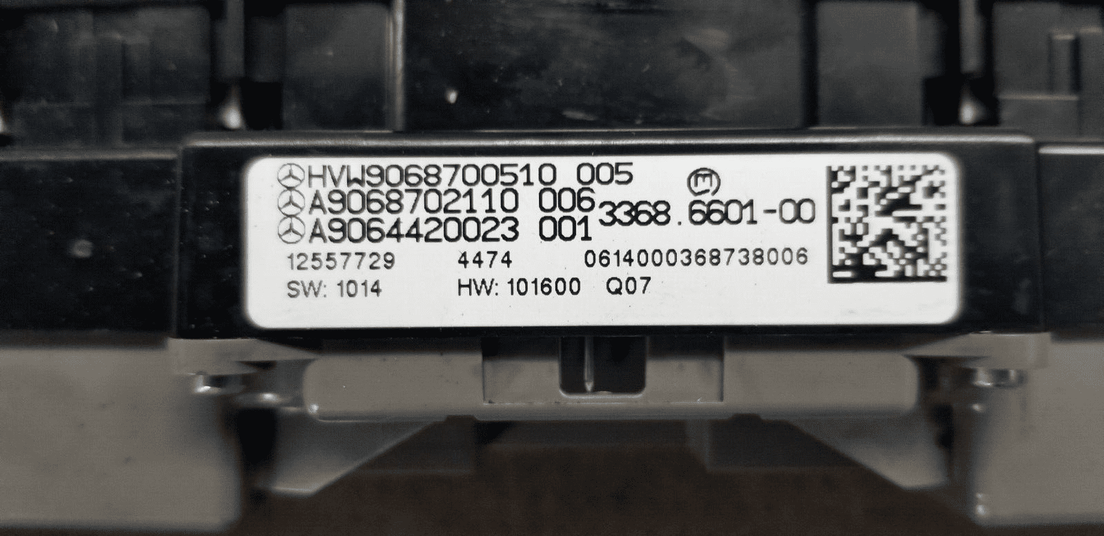 Volkswagen Crafter Hazard Warning Light Switch 2015 2.0 Diesel HVW9068700510 - Image 3