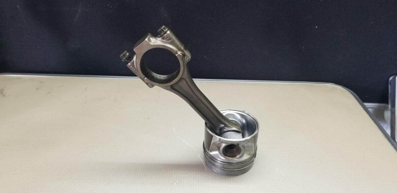 Volkswagen Passat 2010 2.0 TDI Piston And Connection Rod - Image 3