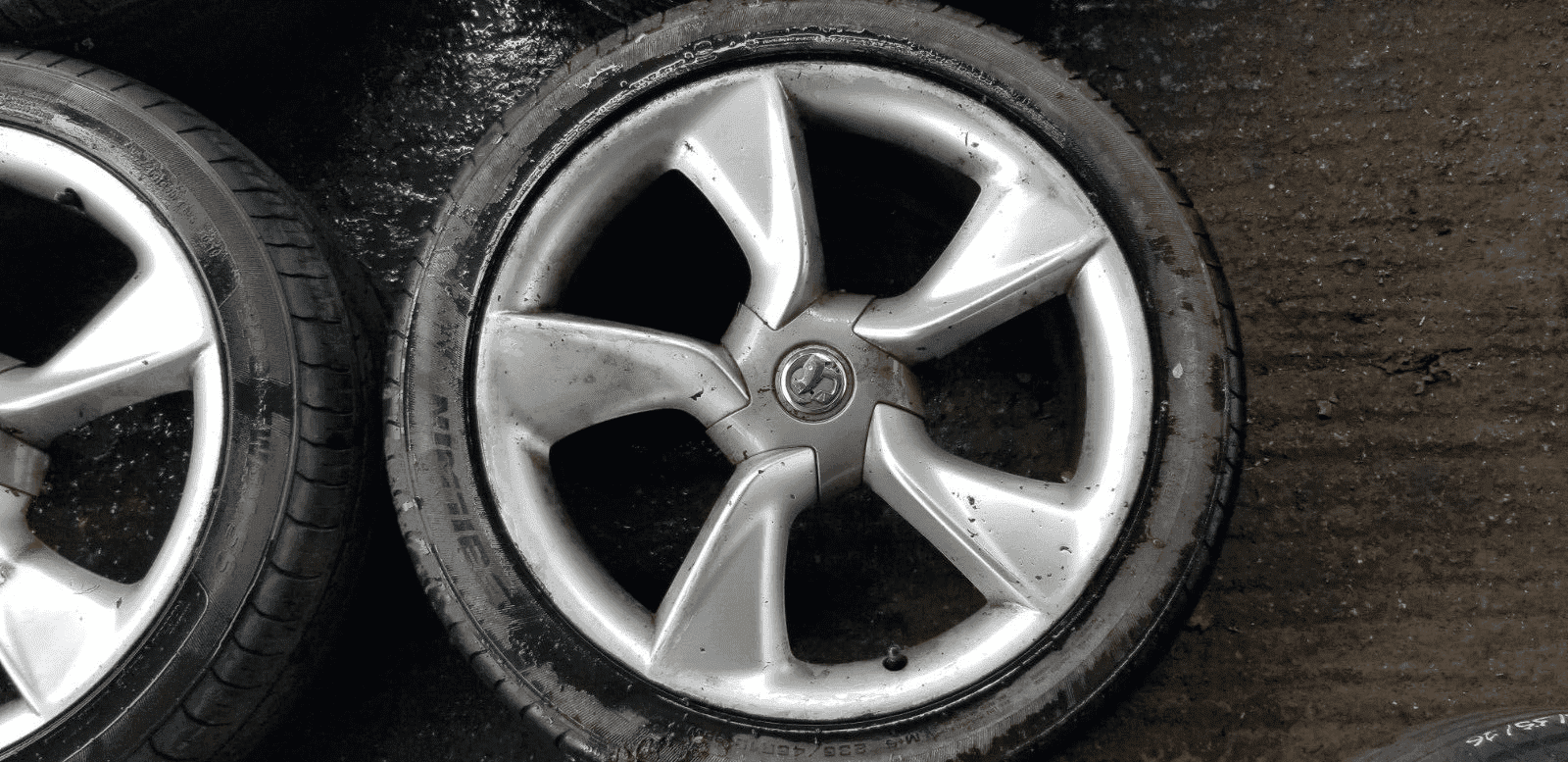 Used Vauxhall Astra GTC 2012 19 Inch Alloy Wheel with 235/45R19 Tyre