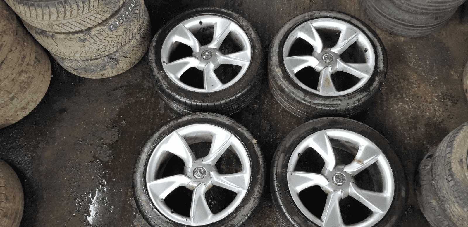 Vauxhall Astra 2012 J Gtc 19 Inch Alloy Wheel And Tyre 235/45R19 13312751