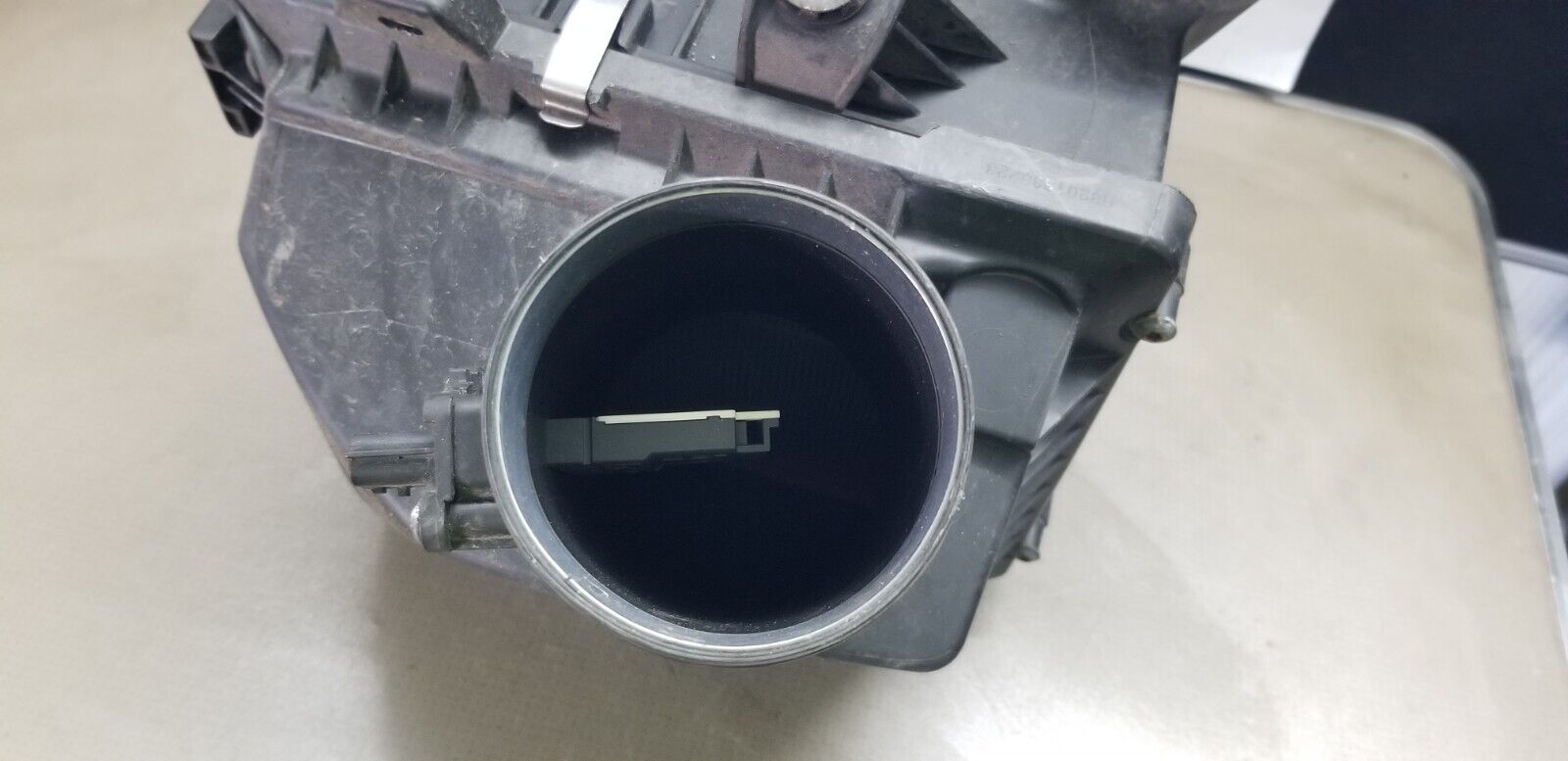 Vauxhall Vivaro/Renault Trafic AIRBOX AND AIRFLOW METER 2015 P/N 165009078R - Image 6