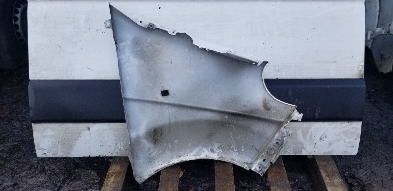 2001-2014 MK2 RENAULT TRAFIC FRONT WING LH PASSENGER SIDE WHITE - Image 3