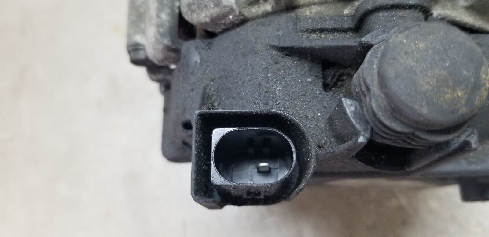Connector and mounting points on Ford Galaxy alternator