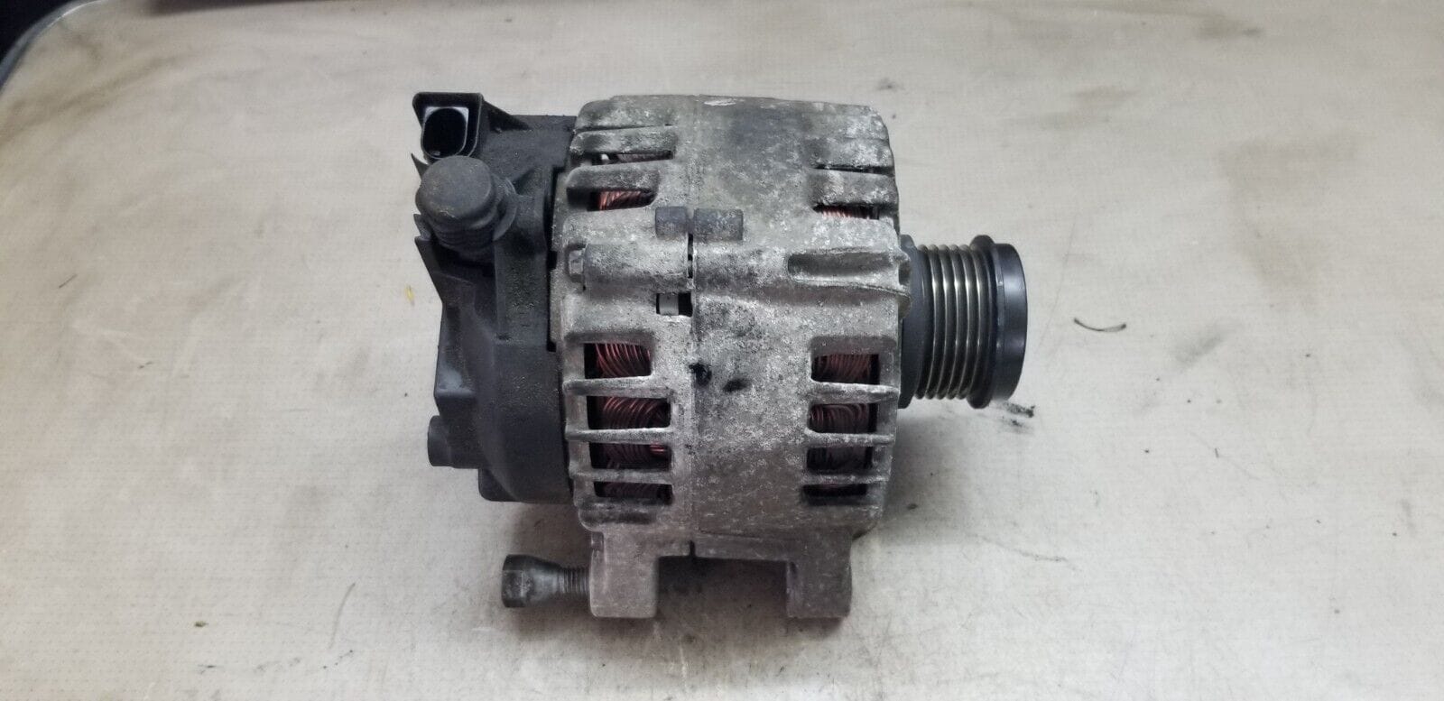 2010 Ford Galaxy 2.0 diesel alternator Mk3 2610695A top view