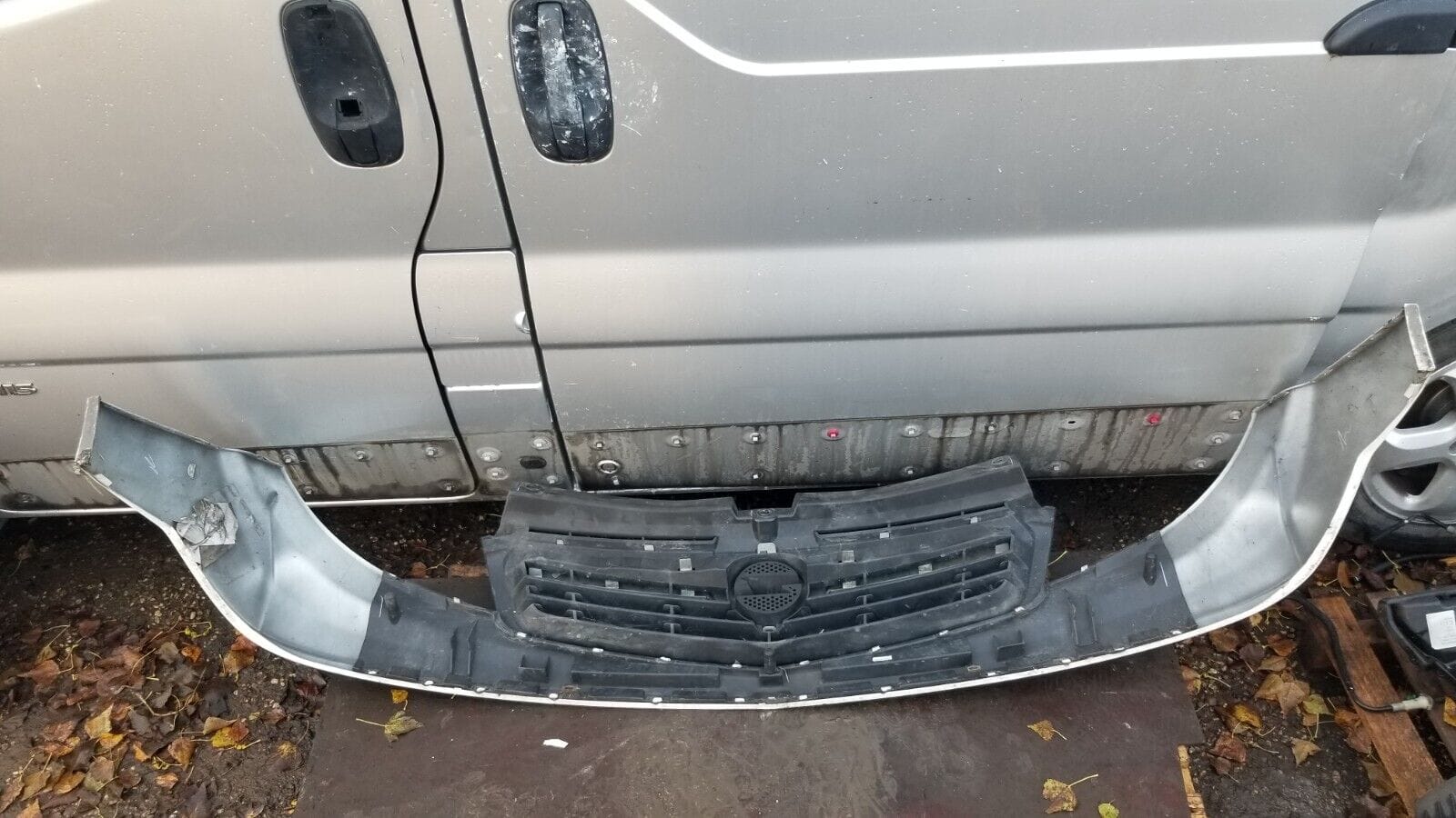 2011 VAUXHALL VIVARO FRONT END SURROUND GRILLE Mk1 623100248R - Image 3