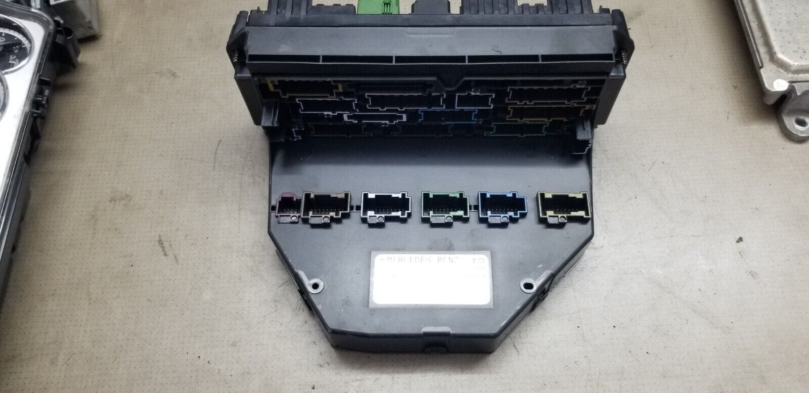 2012 Mercedes Benz E-Class E250 W212 CDI Fuse Box SAM Module A2129006012 - Image 3