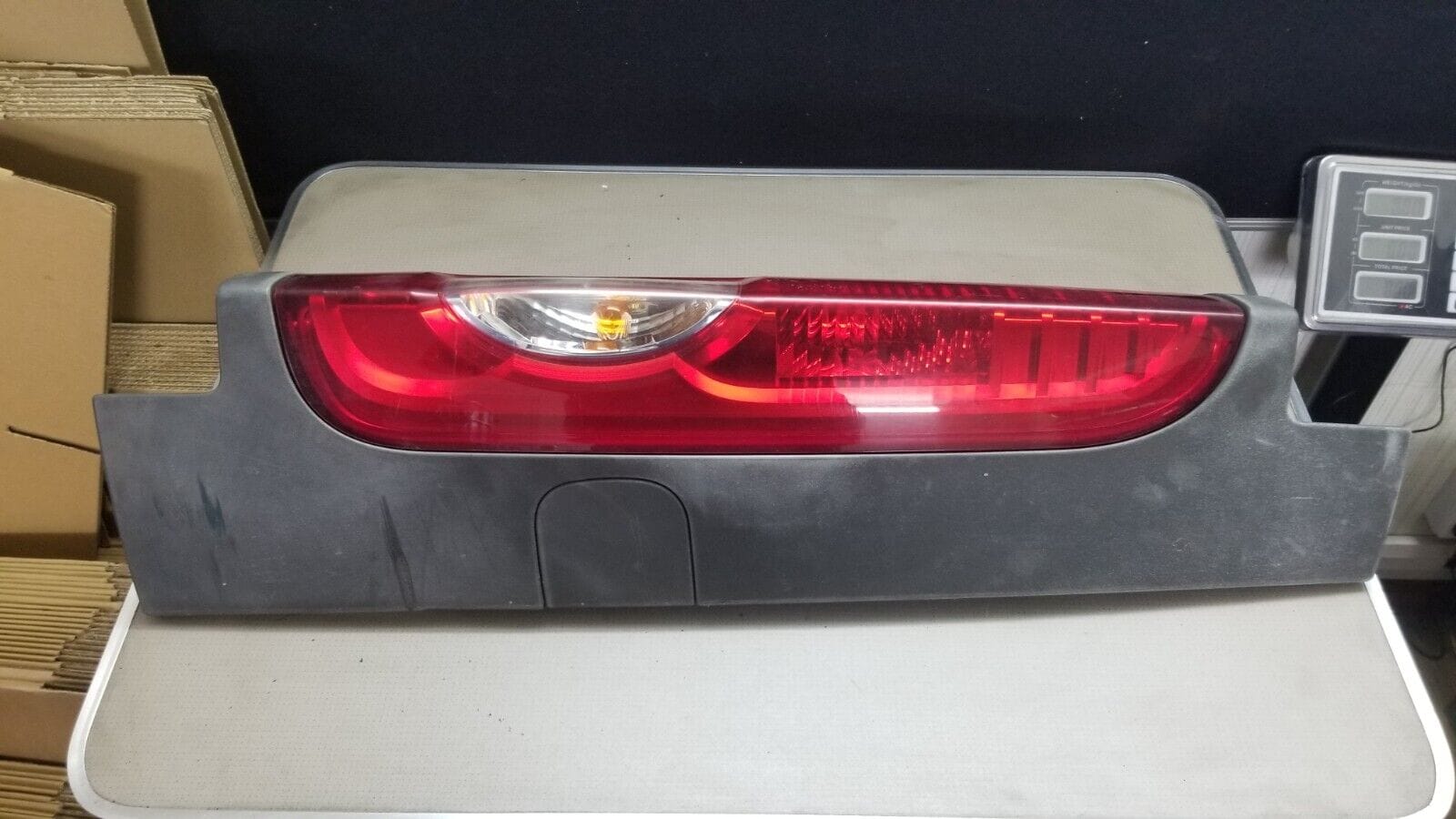 2012 VAUXHALL VIVARO / TRAFIC DRIVERS SIDE RIGHT REAR TAIL LIGHT 265A60118R - Image 3