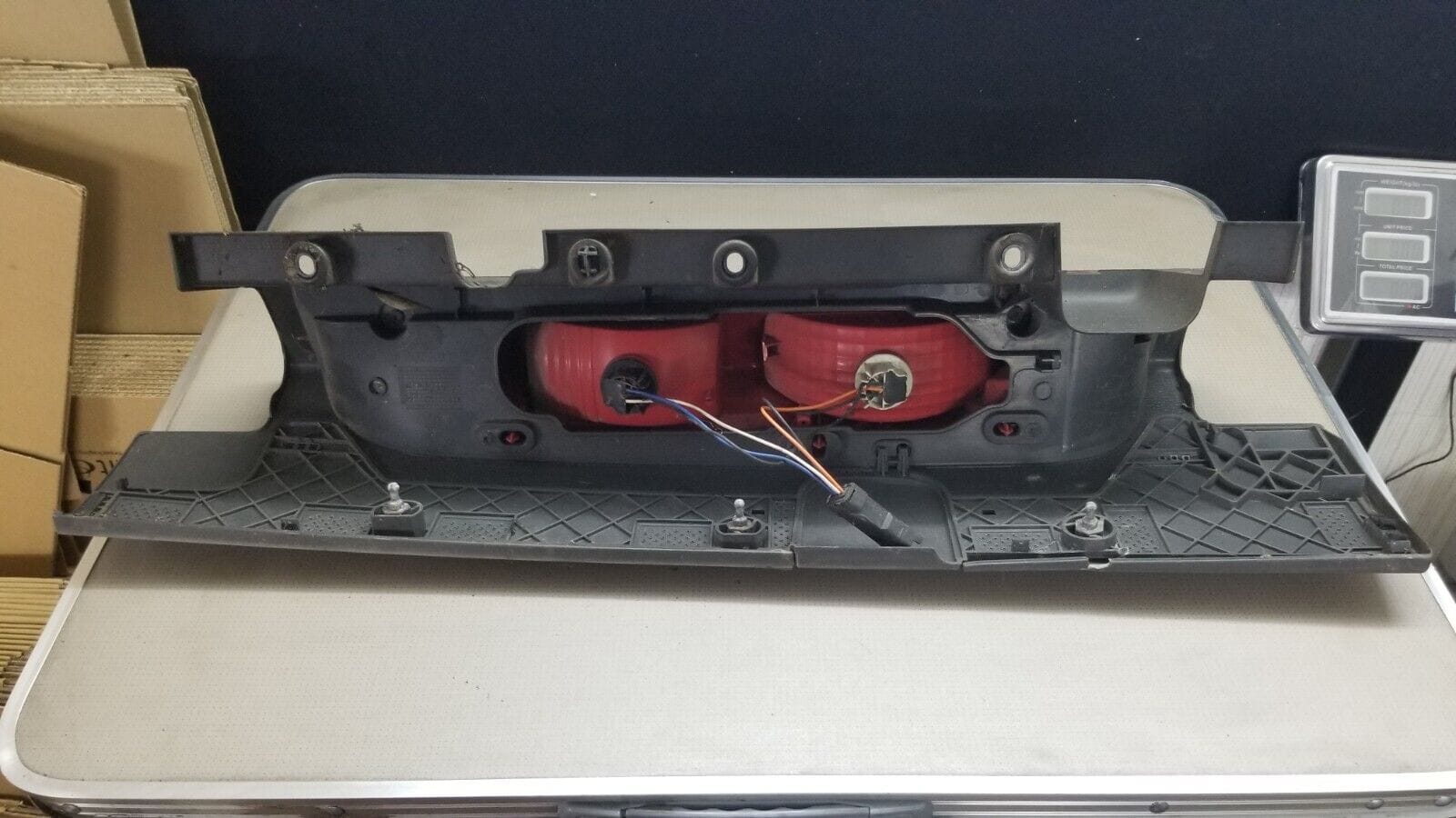 2012 VAUXHALL VIVARO / TRAFIC DRIVERS SIDE RIGHT REAR TAIL LIGHT 265A60118R - Image 4