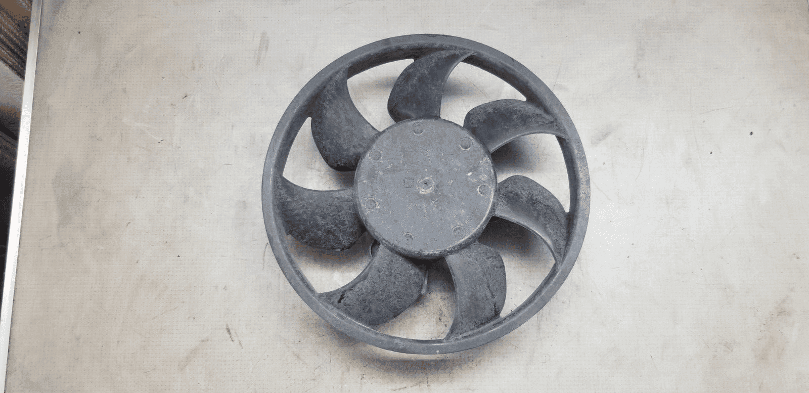 2015 RENAULT TRAFIC ENGINE COOLING RADIATOR FAN 8200788067