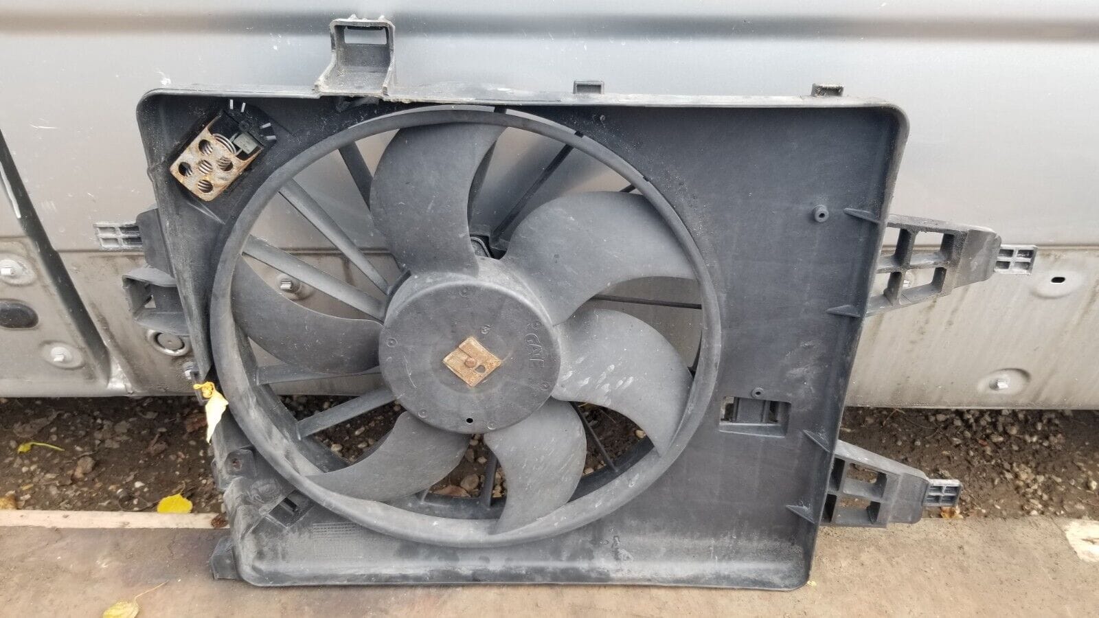 8200427466B cooling fan for RENAULT KANGOO GRAND 1.5 DCI 2012 - Image 3