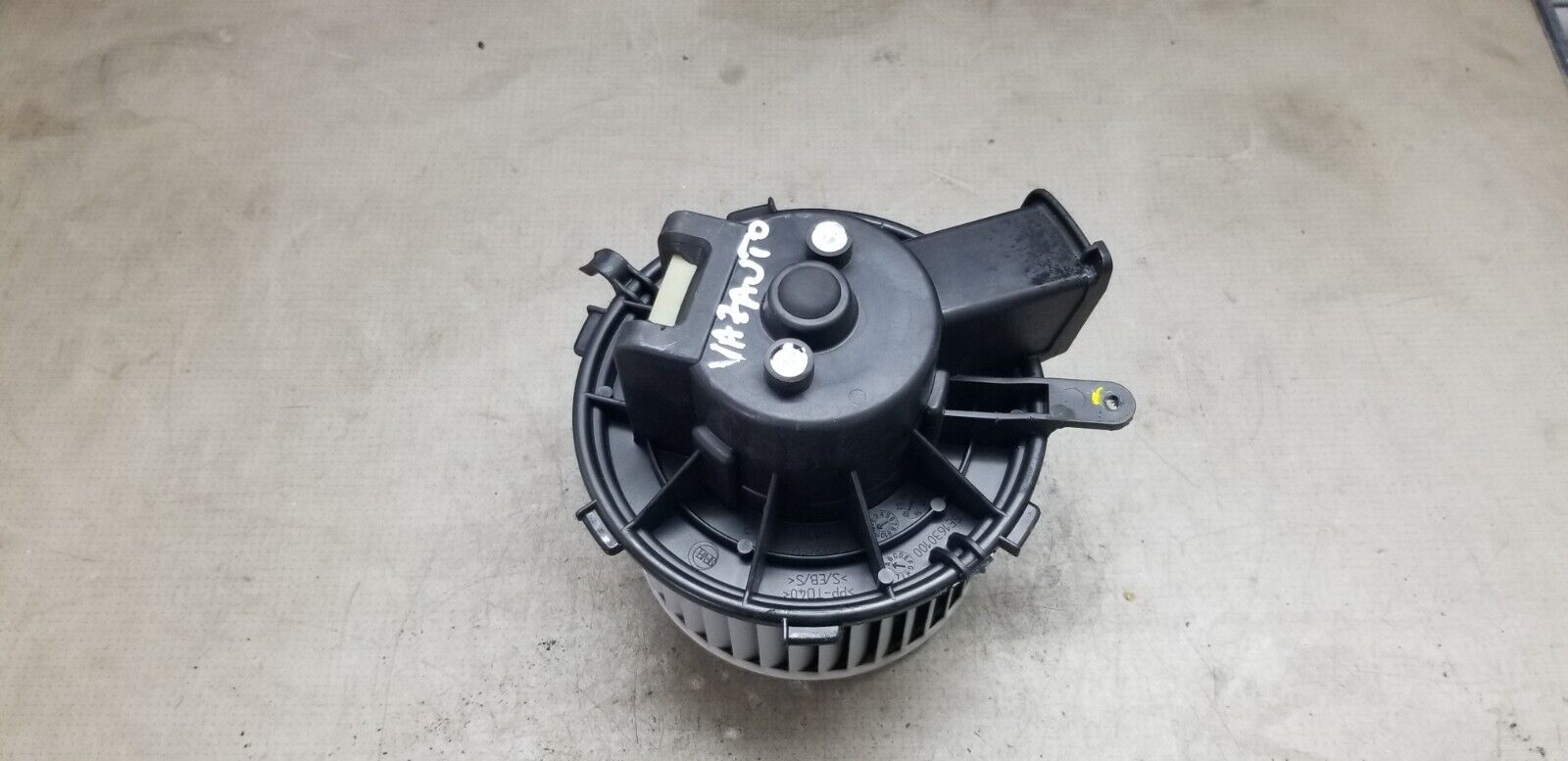 Front view of OEM 5E1630100 heater blower motor for Citroen Relay