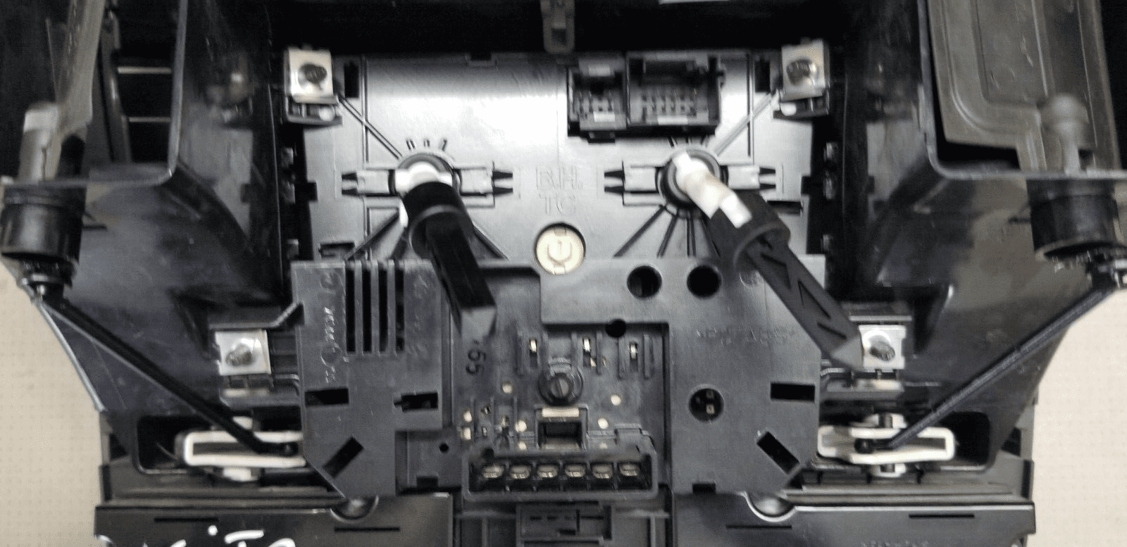 Genuine Mercedes 639 Vito Upper Central Dash Control Panel And Switches - Image 6