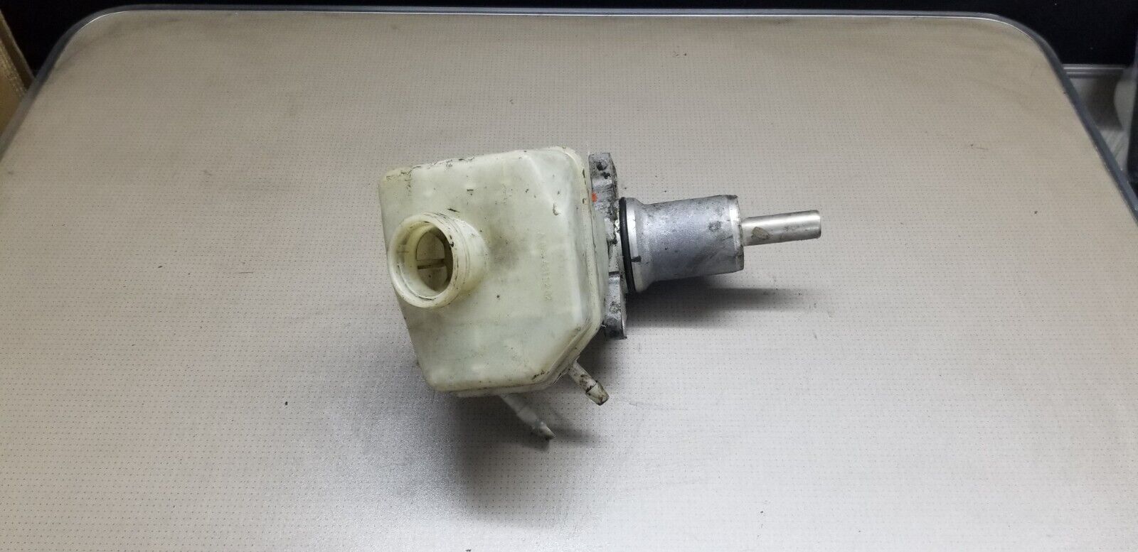 Genuine Mercedes Sprinter Brake Master Cylinder 2006-2018 W906 A0024315202 - Image 3