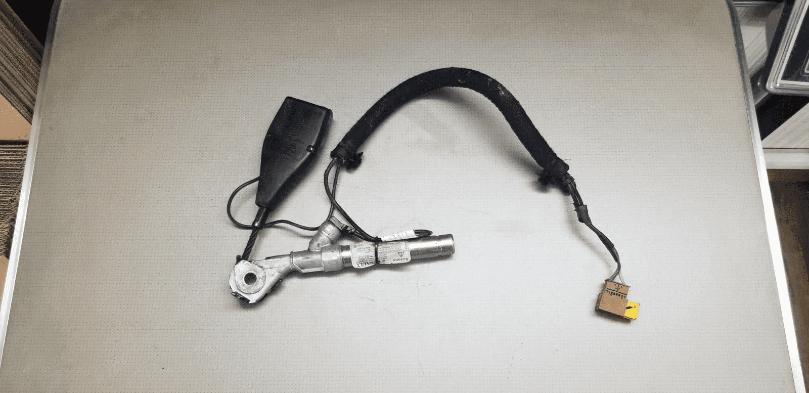 LEFT FRONT SEAT BELT BUCKLE FOR RENAULT TRAFIC 2014