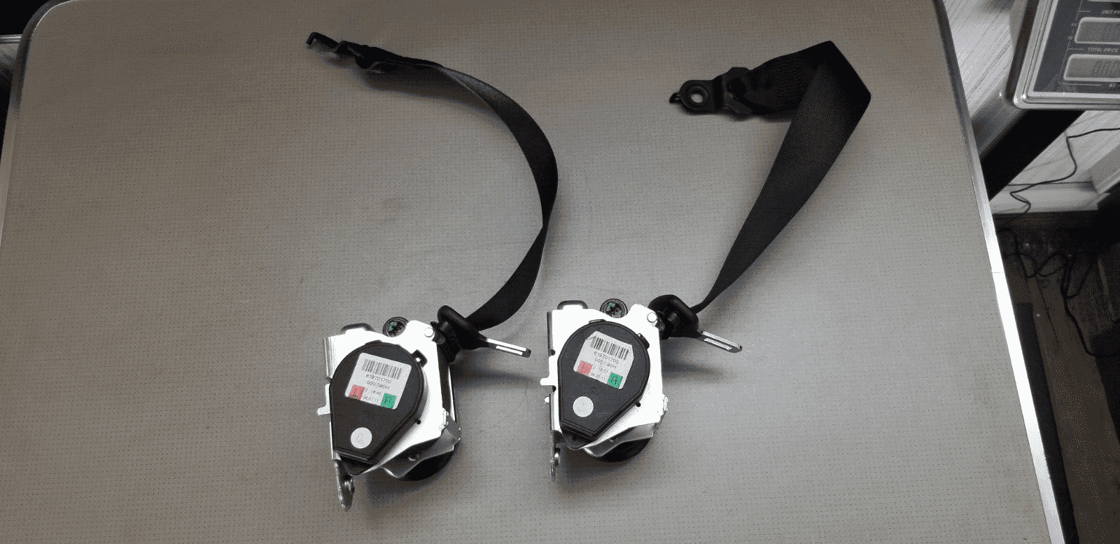 Mercedes Benz E-Class Rear Seat Belt Fits Left or Right Side |O - Image 6