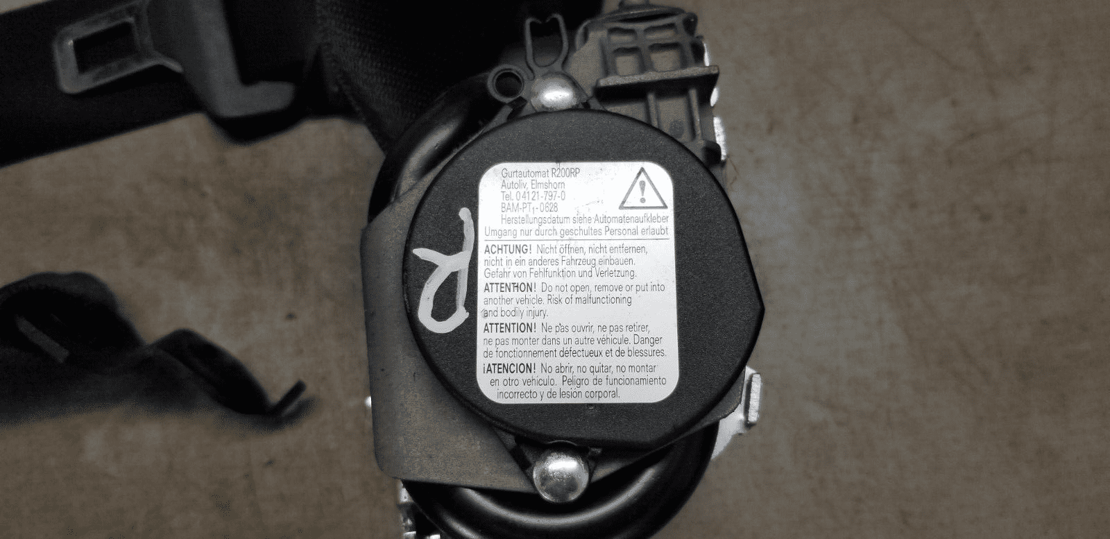 MERCEDES BENZ E250 CDI A207 SEAT BELT DRIVERS SIDE REAR A2078601685 - Image 3