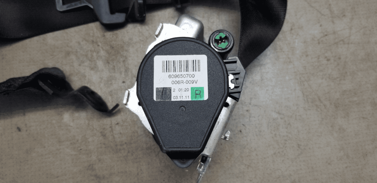 MERCEDES BENZ E250 CDI A207 SEAT BELT DRIVERS SIDE REAR A2078601685 - Image 4