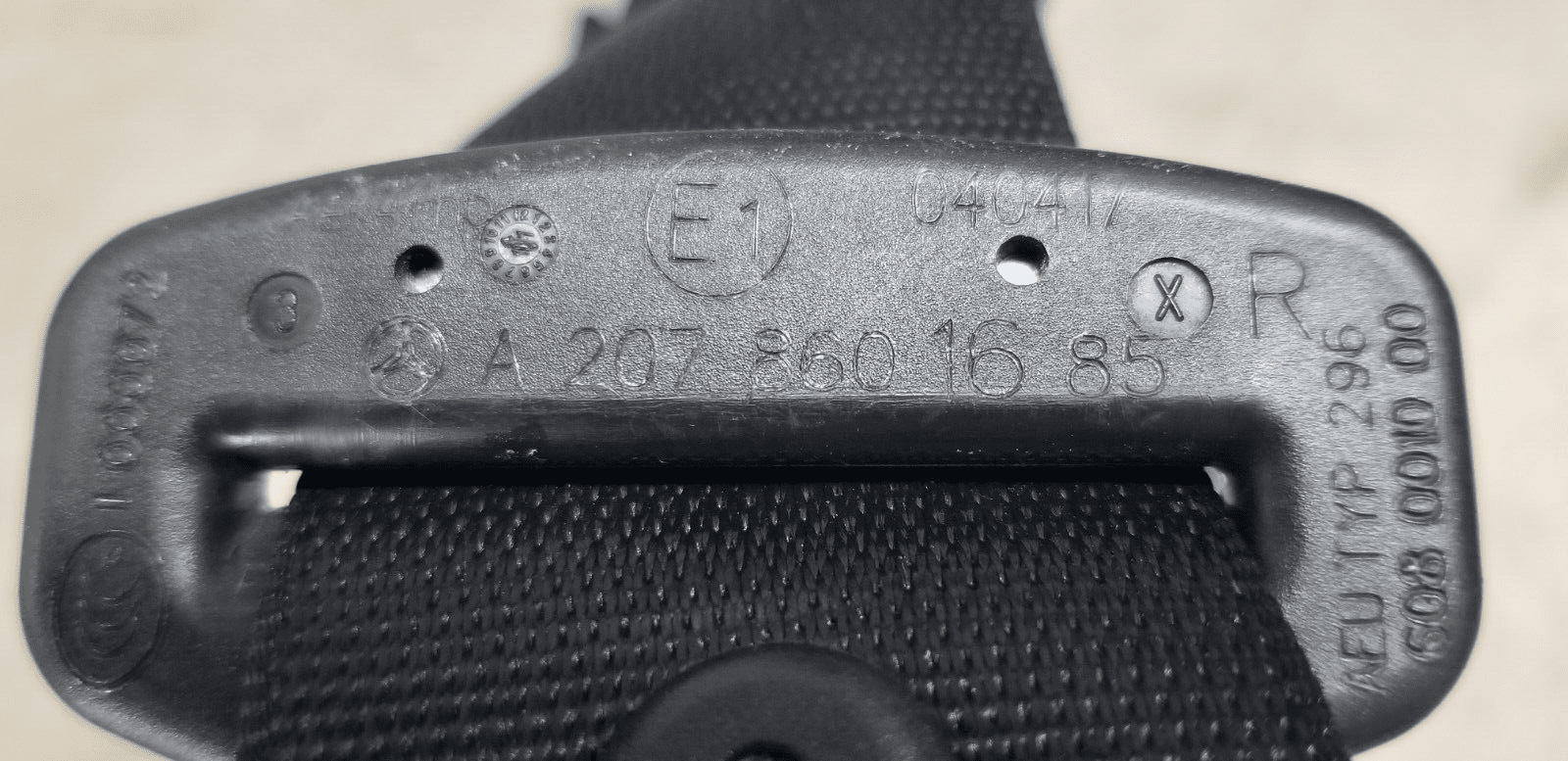 MERCEDES BENZ E250 CDI A207 SEAT BELT DRIVERS SIDE REAR A2078601685 - Image 5